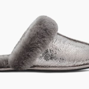 ugg-1125394